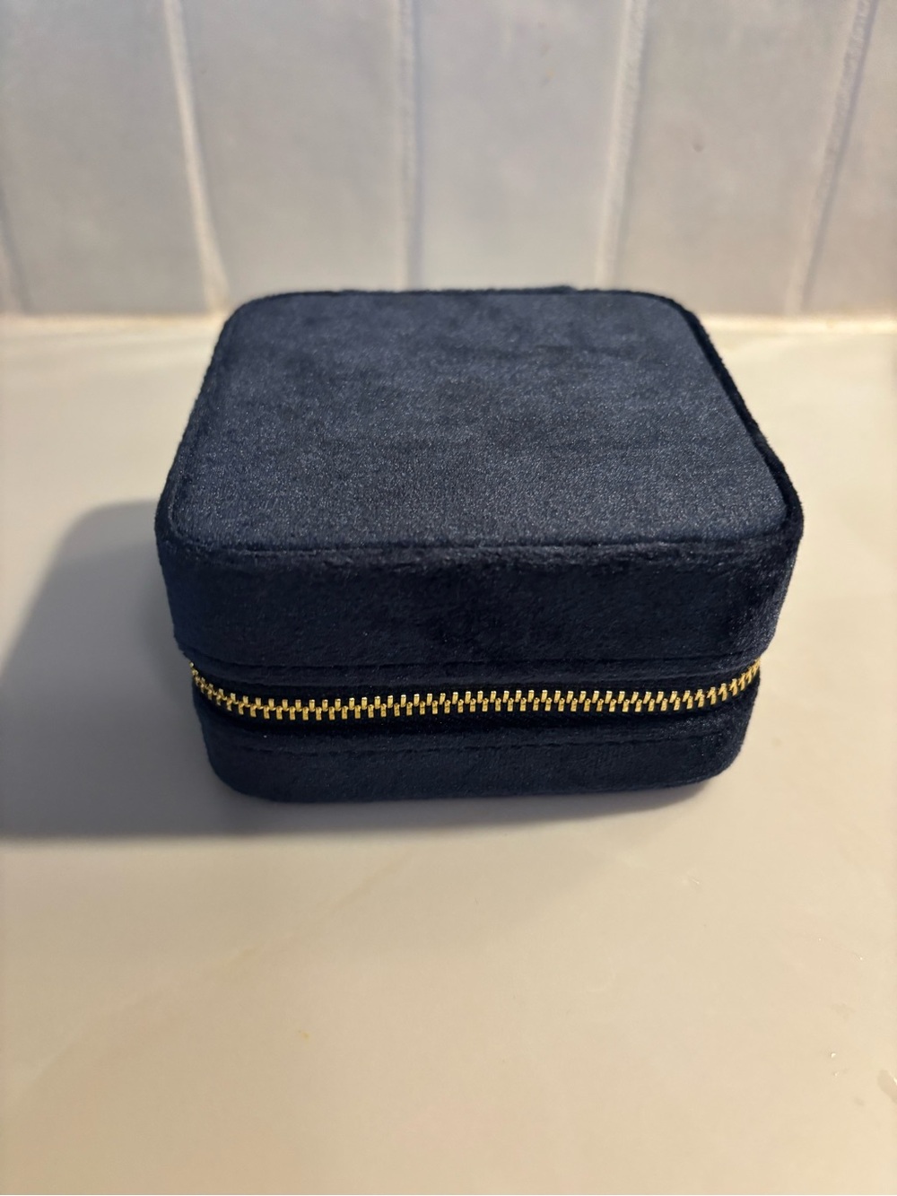 Benevolence LA Plush Velvet Jewerly Box - Travel Case Organizer with Mirror - Picture 7 of 11